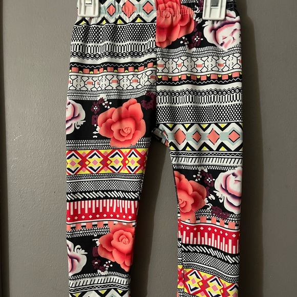 Bundle of 2 leggings in 2T - Picture 2 of 5